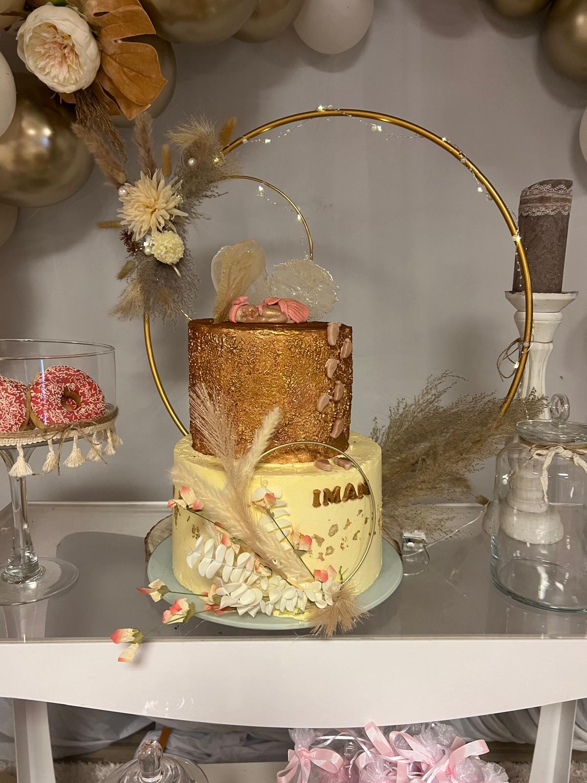 Dekoration mit Kuchen für ein besonderes Treffen