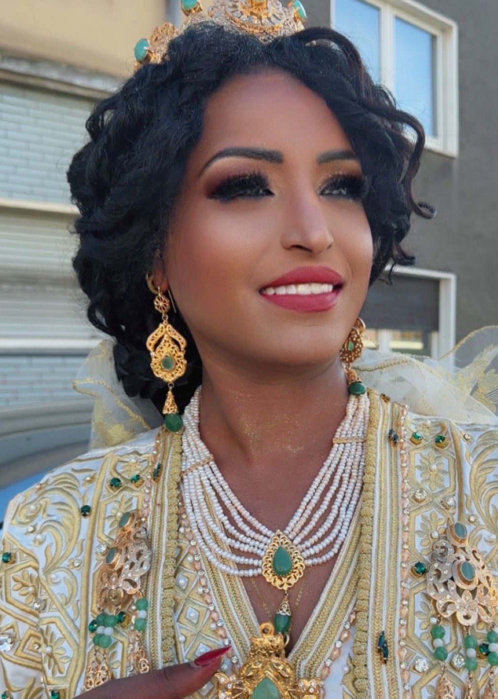 Elegante Brautfrisuren und Hairstyling für besondere Anlässe