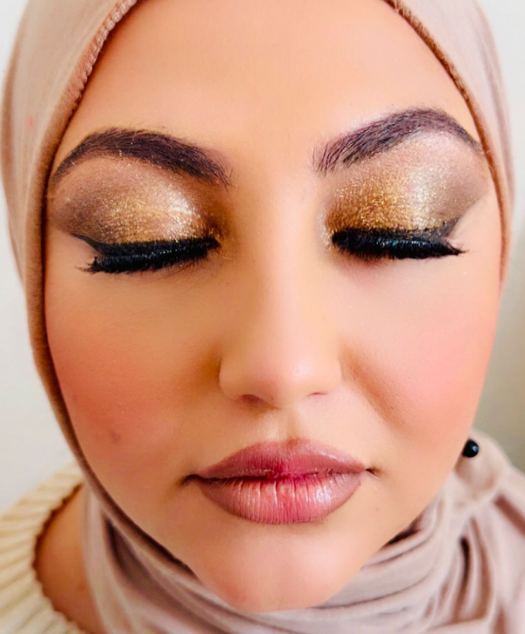 Braut Make-up mit natürlichem Glow für Hochzeit und Henna-Abend